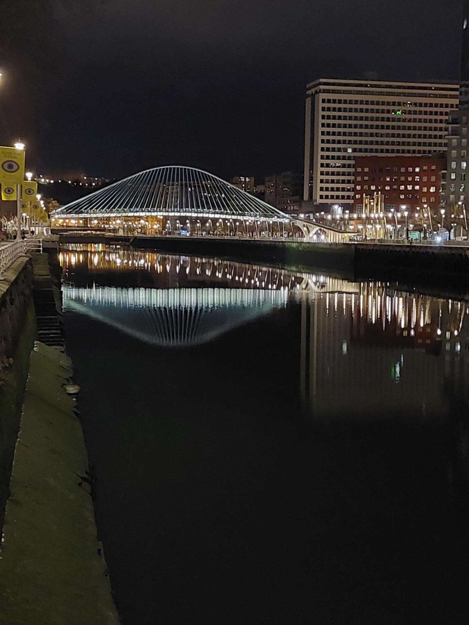 Bilbao Center Apt 90'S Parking Eksteriør bilde