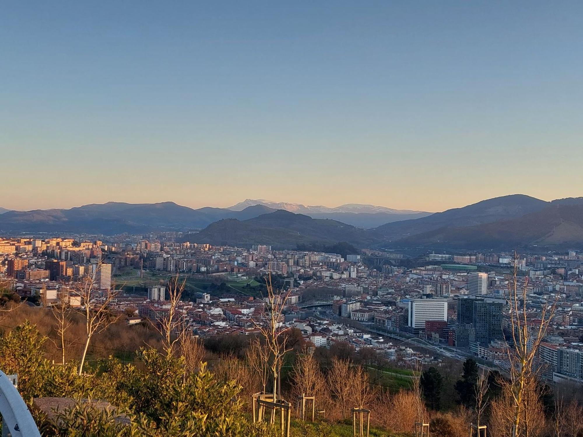 Bilbao Center Apt 90'S Parking Eksteriør bilde